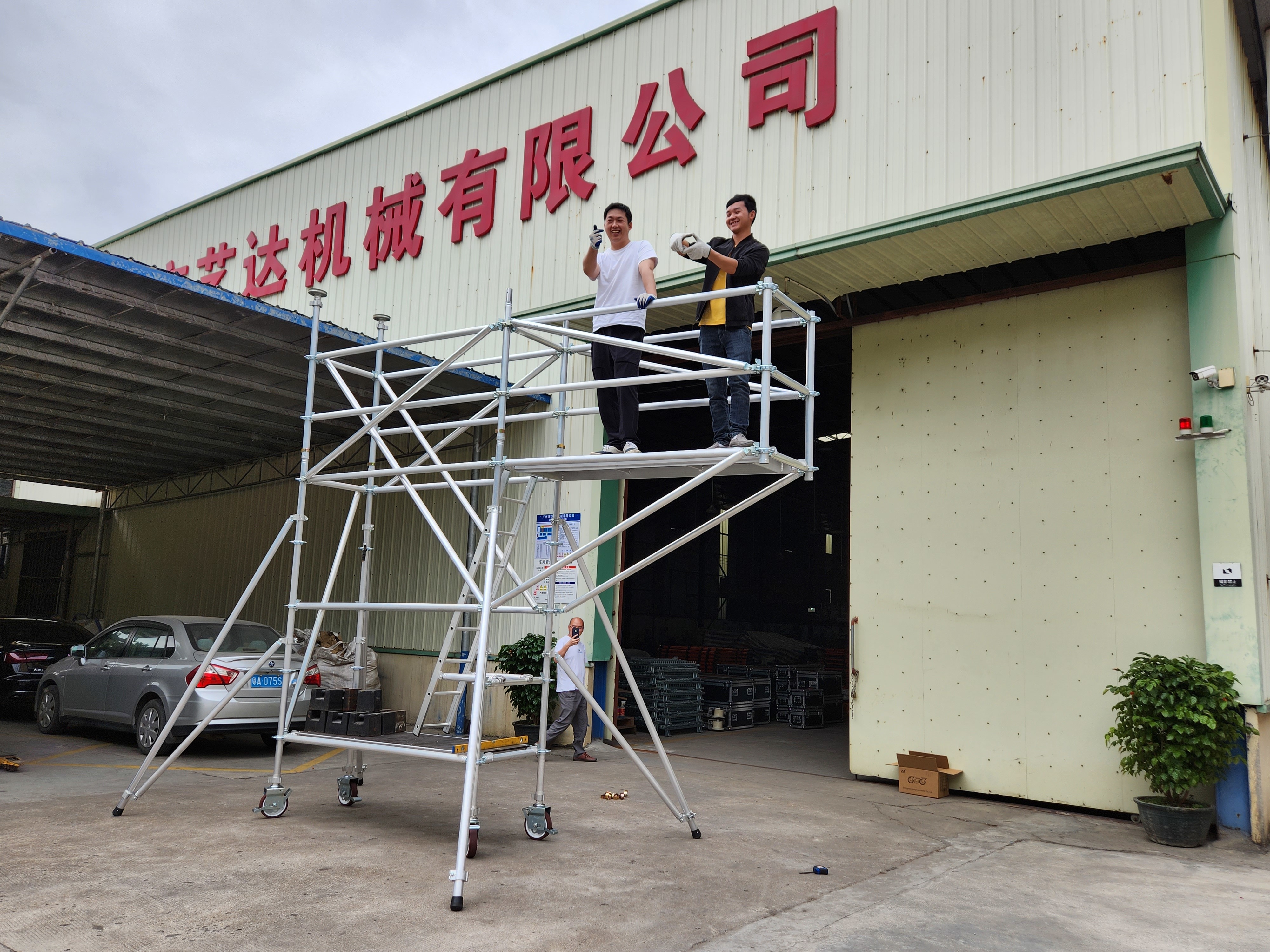 The multifunctional aluminum alloy scaffold achieves high efficiency - the scaffold is assembled according to safety and civilized construction standards. The assembly of scaffolding does not require the use of screws,
